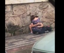 Vídeo de Porno Flagras de Mulher Dando Buceta na Rua